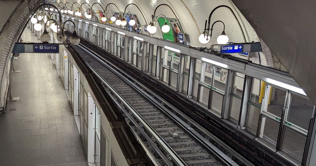 Metro メトロ パリ地下鉄 写真集 - 洋書