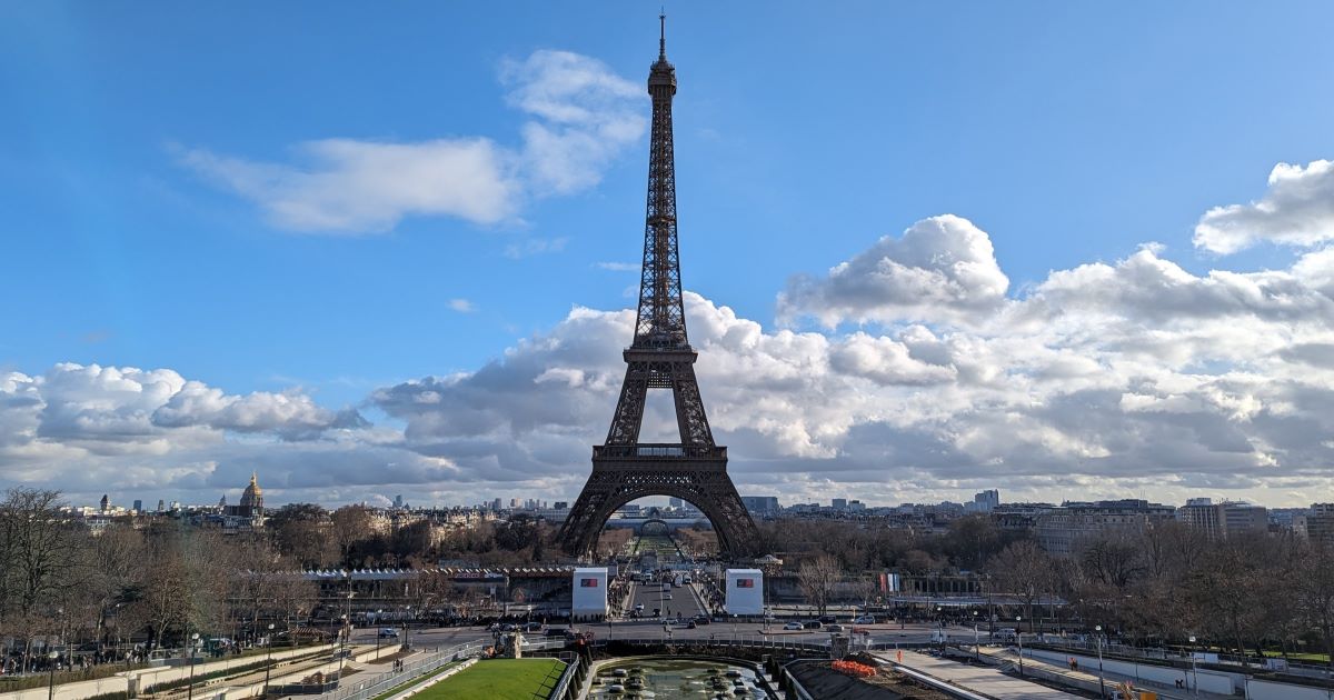 nizipapaparis-com-eiffel-tower-coution-1-1200