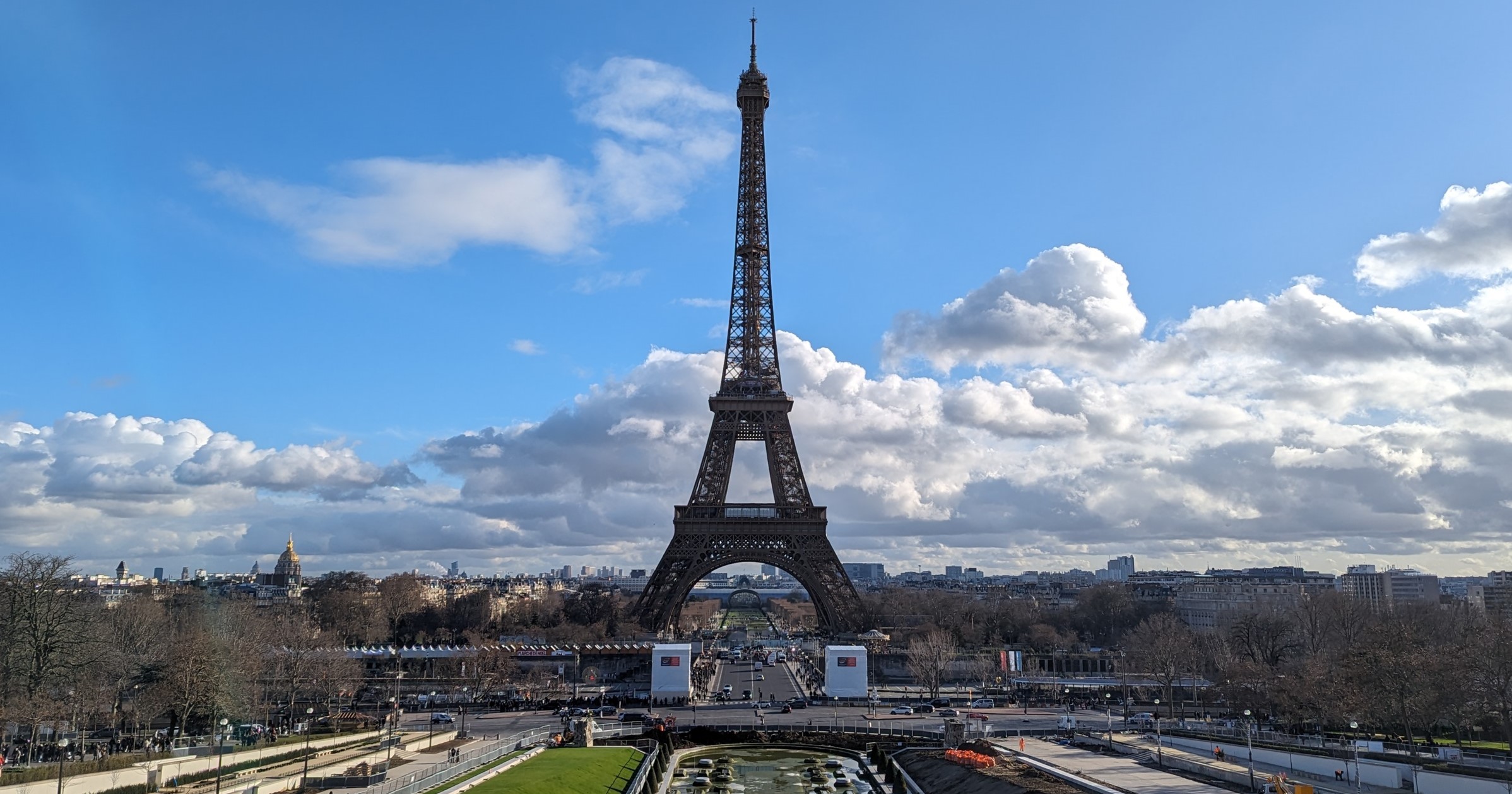 nizipapaparis-com-eiffel-tower-coution-1-1200