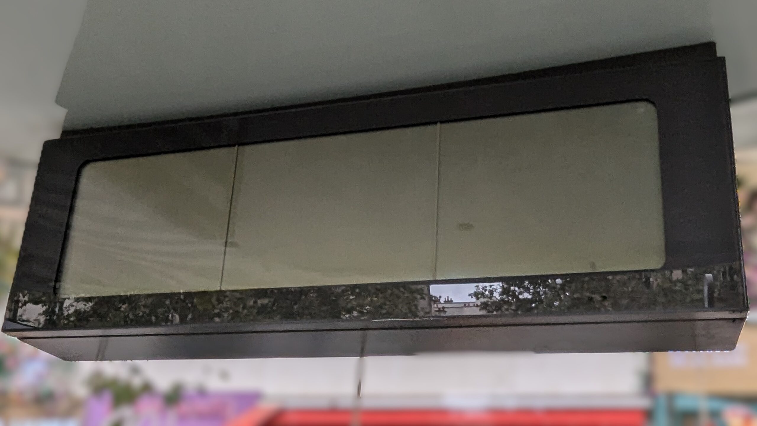 nizipapaparis.com-bus-caution-characteristic-paris-image5