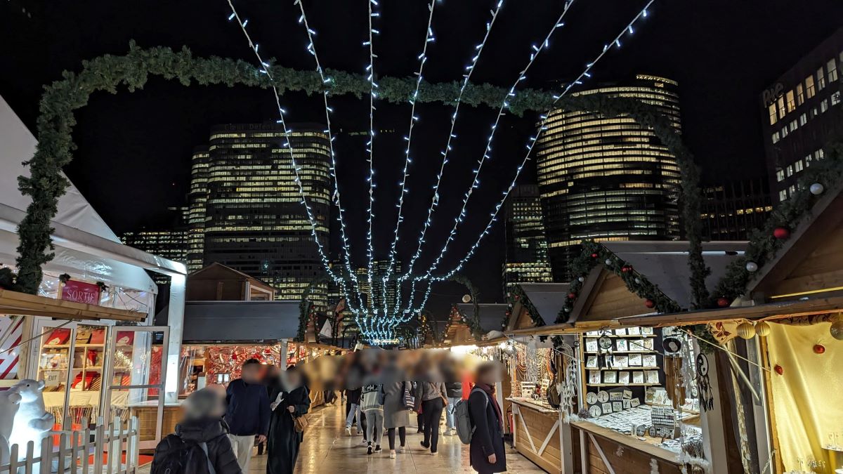 nizipapaparis.com-christmas-market-la-defense-2023-image1
