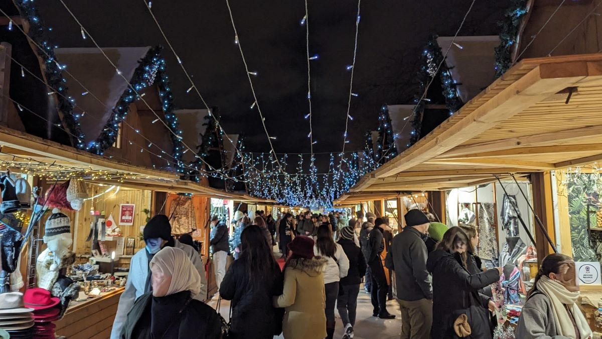 nizipapaparis.com-christmas-market-tour-eiffel-2023-image1