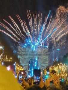 nizipapaparis.comPXL_20231231_230341691.TS-frame-at-0m24s-1-300