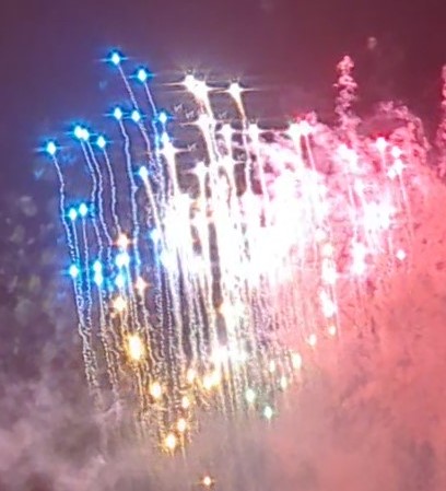 nizipapaparis.comPXL_20231231_230341691.TS-frame-at-3m36s-4