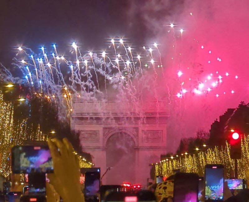 nizipapaparis.comPXL_20231231_230341691.TS-frame-at-3m42s-3-800