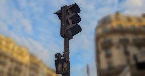 nizipapaparis.com-traffic-light-broken-paris-2-300