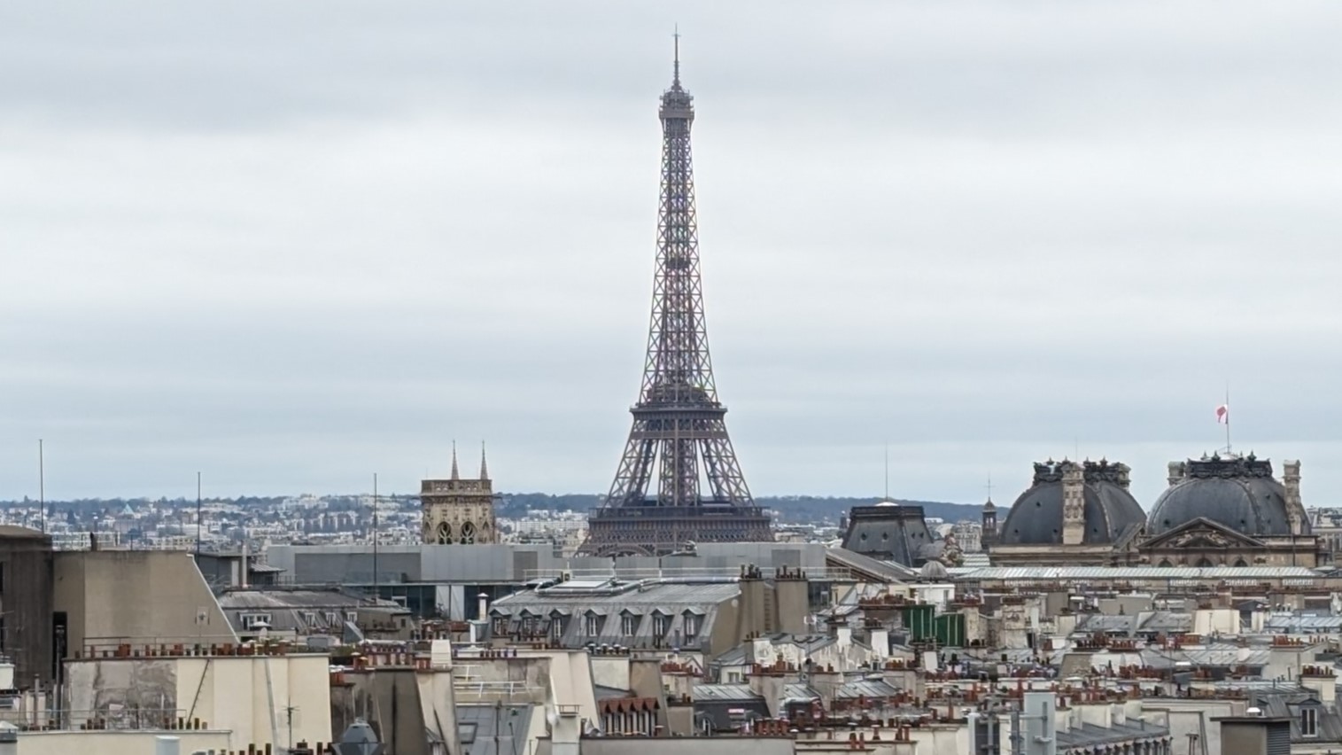 nizipapaparis.com-worker-on-strike-at-centre-pompidou-10-300