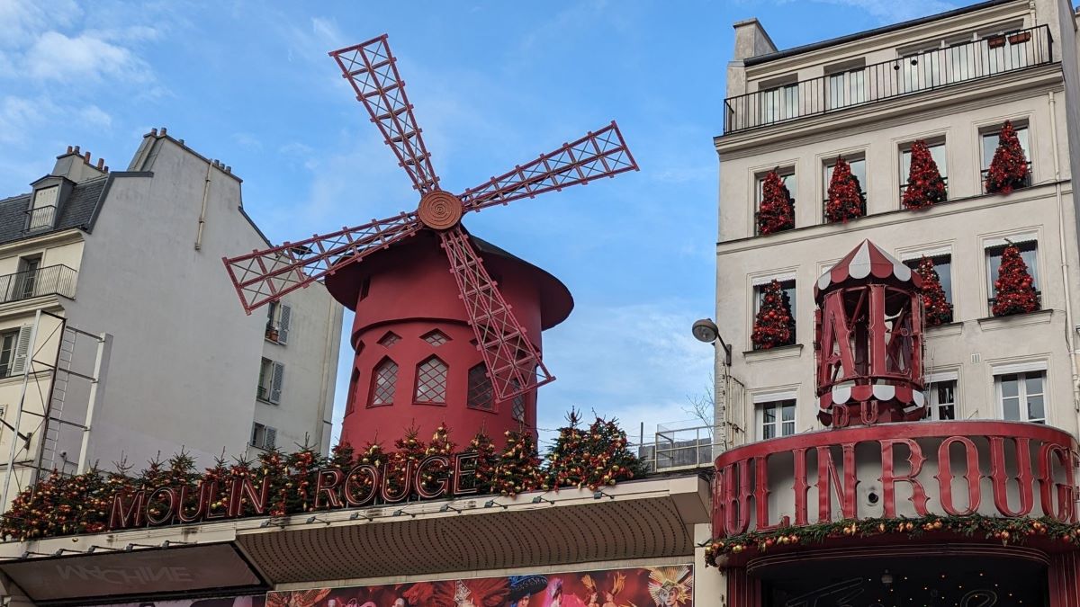 nizipapaparis.com-moulin-rouge-restoration-update-1-1200
