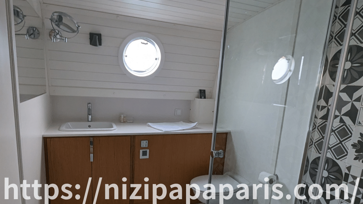 httpsnizipapaparis.com-portugal-trip-day-1-lisbon-dinner-boat-stay-27-414-1200