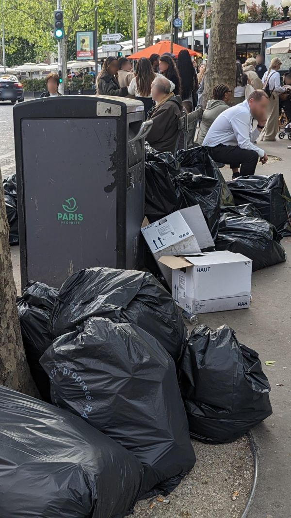 nizipapaparis.com-2024-paris-garbage-collector-strike3-600