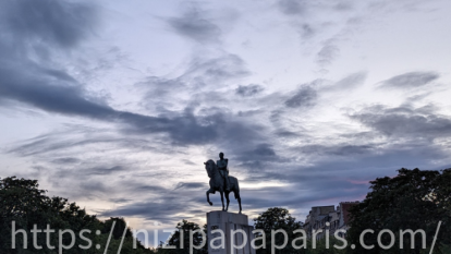 シャイヨー宮からトロカデロ広場を撮った写真（北西）