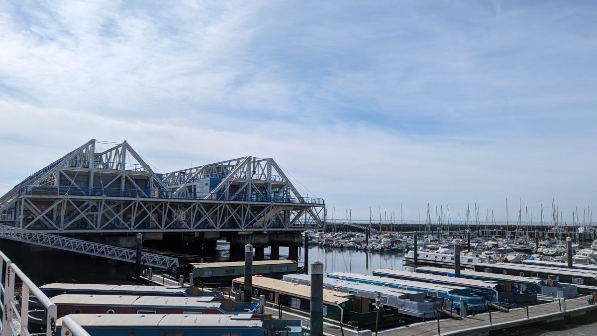 nizipapaparis.com-portugal-trip-day-1-lisbon-dinner-boat-stay-1-1200