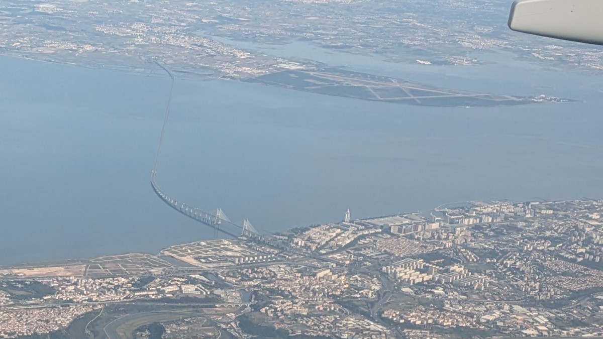 nizipapaparis.com-portugal-trip-day-1-lisbon-dinner-boat-stay-30-414-1200