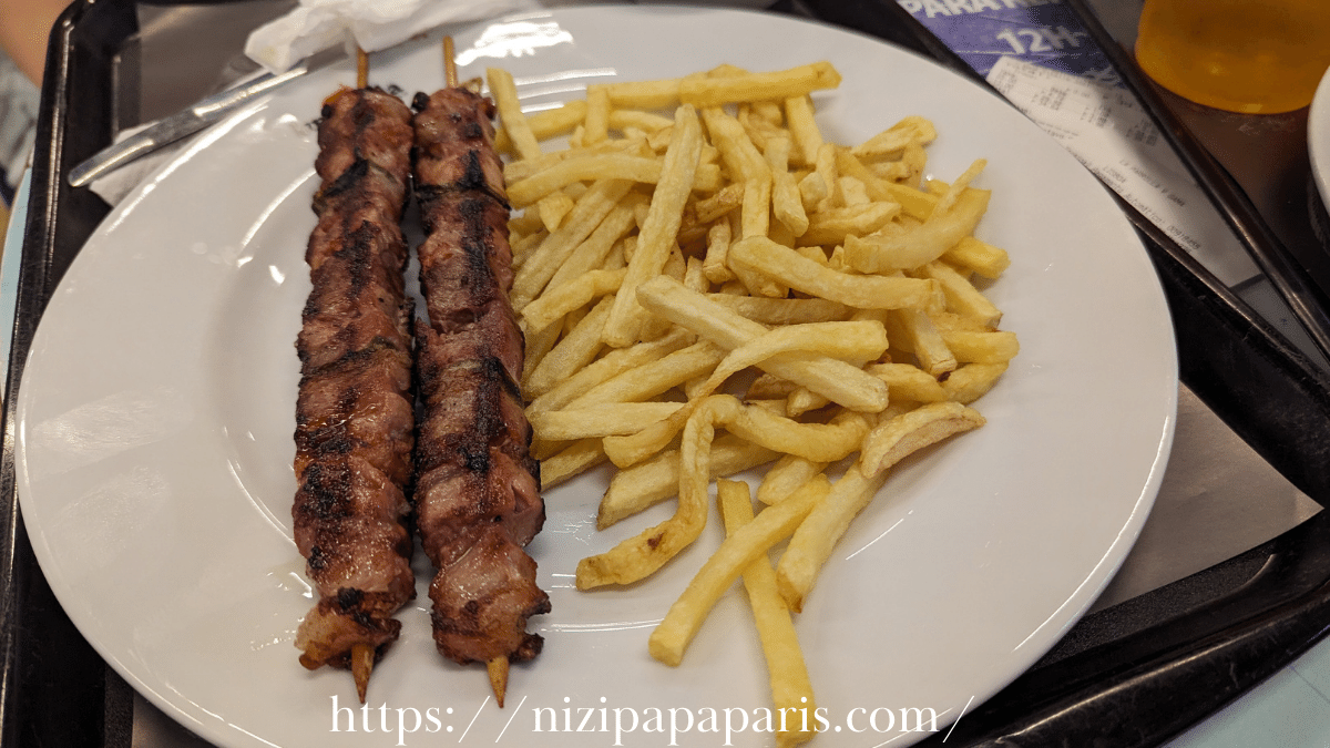 nizipapaparis.com-portugal-trip-day-1-lisbon-dinner-boat-stay-Espetada-com-Chourico