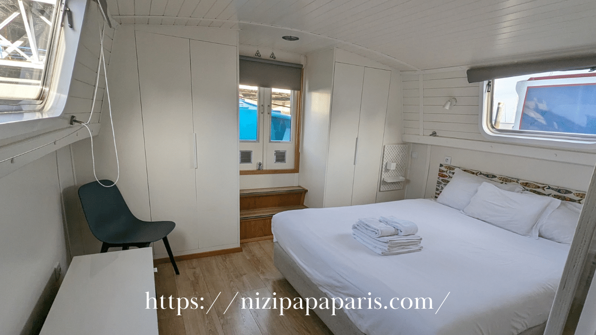 nizipapaparis.com-portugal-trip-day-1-lisbon-dinner-boat-stay-boat-bedroom