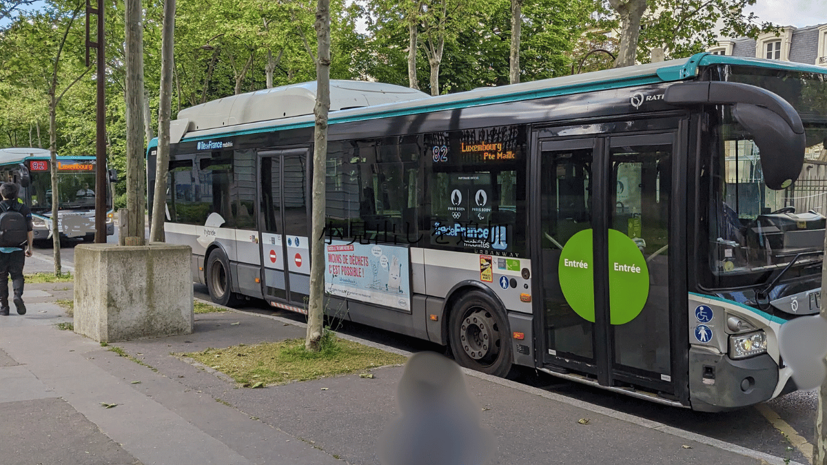 nizipapaparis.com-bus-caution-characteristic-paris-image3-1
