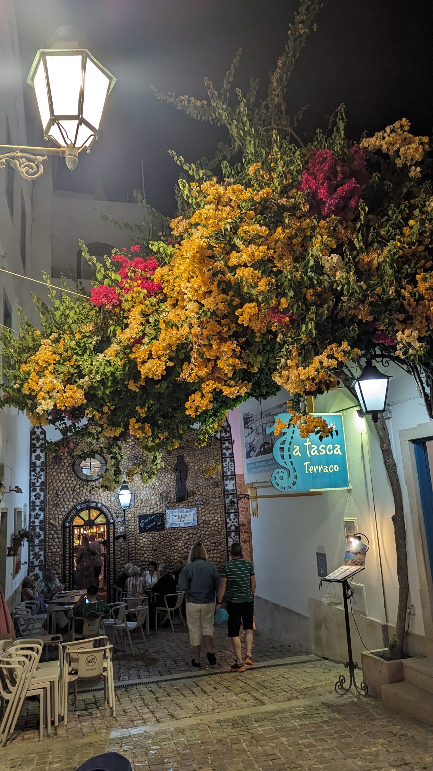 nizipapaparis.com-portugal-trip-day-2-albufeira-night-image1