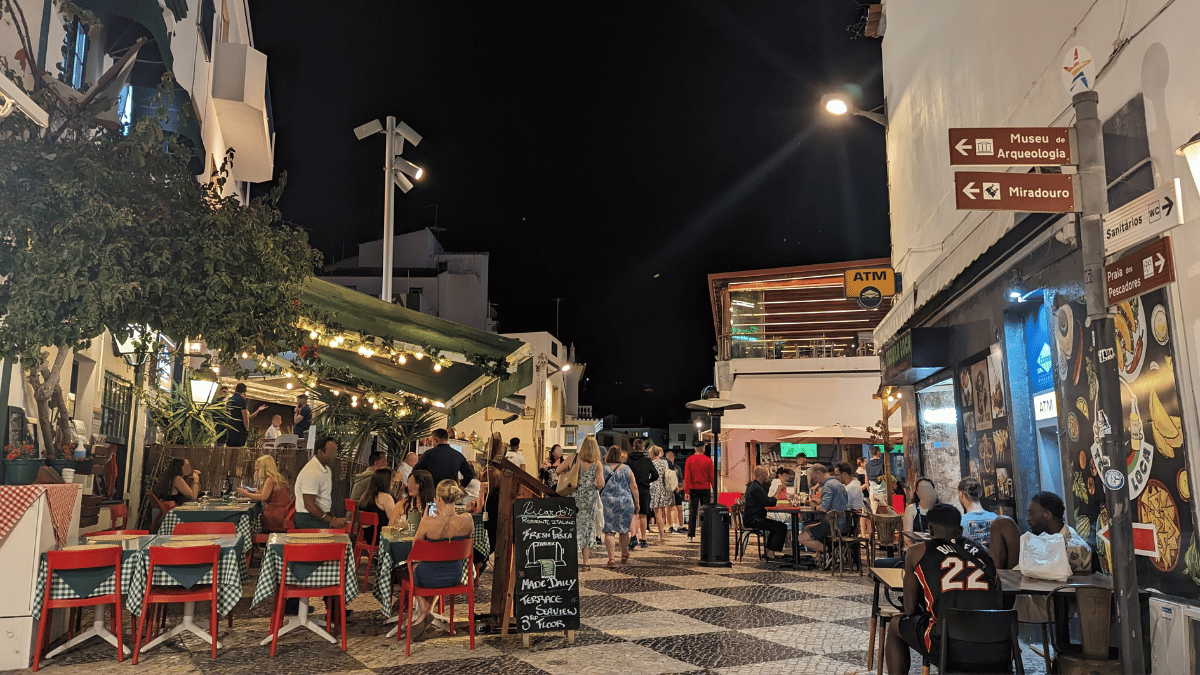 nizipapaparis.com-portugal-trip-day-2-albufeira-night-image3