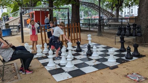 nizipapaparis.com-paris-summer-hidden-spots-saint-martin-free-swimming-image3-1